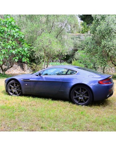 ASTON MARTIN VANTAGE